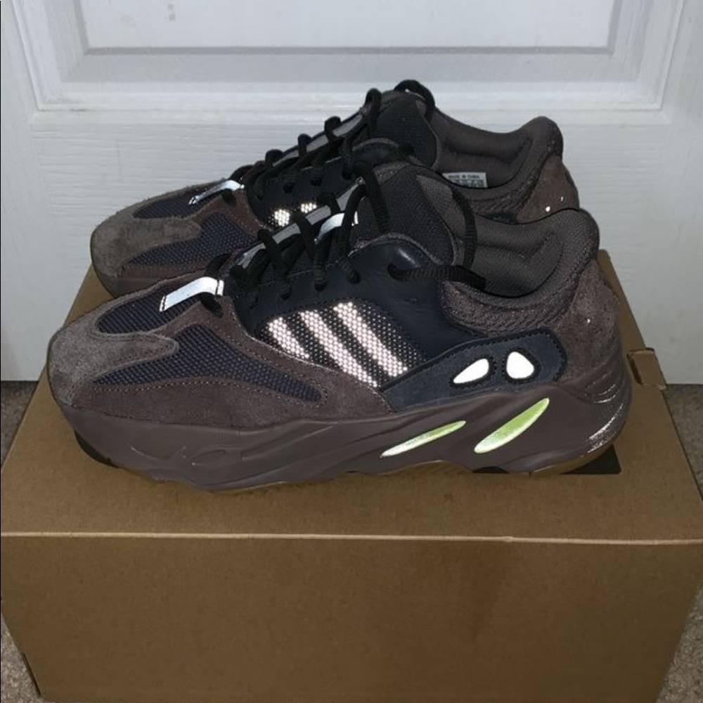 Yeezy 700 mauve